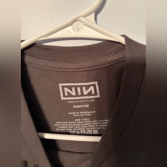 Nine Inch Nails Classic Logo T-Shirt Size Medium - Picture 4 of 4